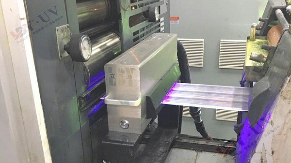 间隙式胶印机加装LED UV系统