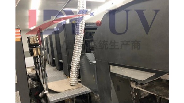 打破传统胶印设备，UV胶印机高精度彩印。